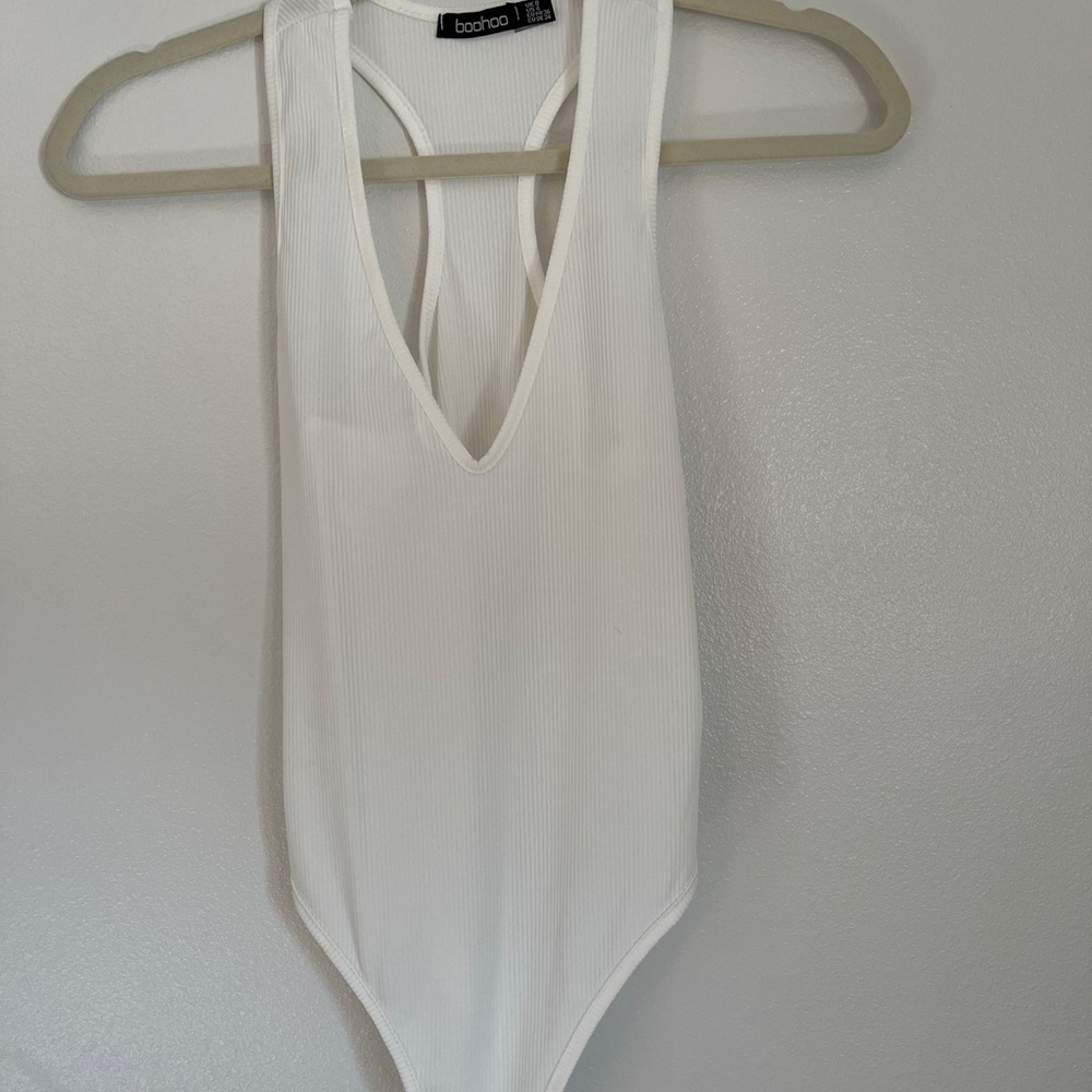 WHITE RIBBED SLEEVELESS BODYSUIT